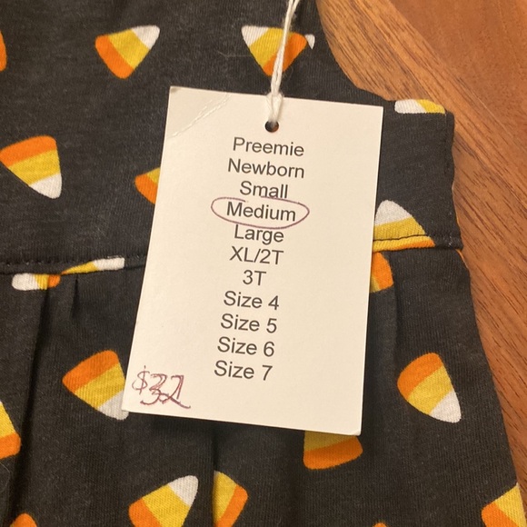 NWT Candy Corn Infant Halloween onesie. Size M- 12 M - Picture 3 of 7